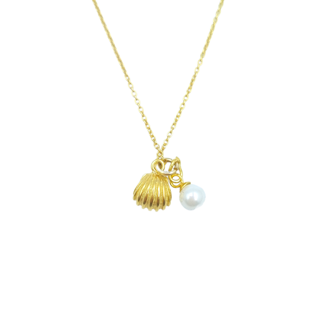 Roca de Piña - Concha Marina necklace - goldplated 925 sterling silver - shell pearl charm