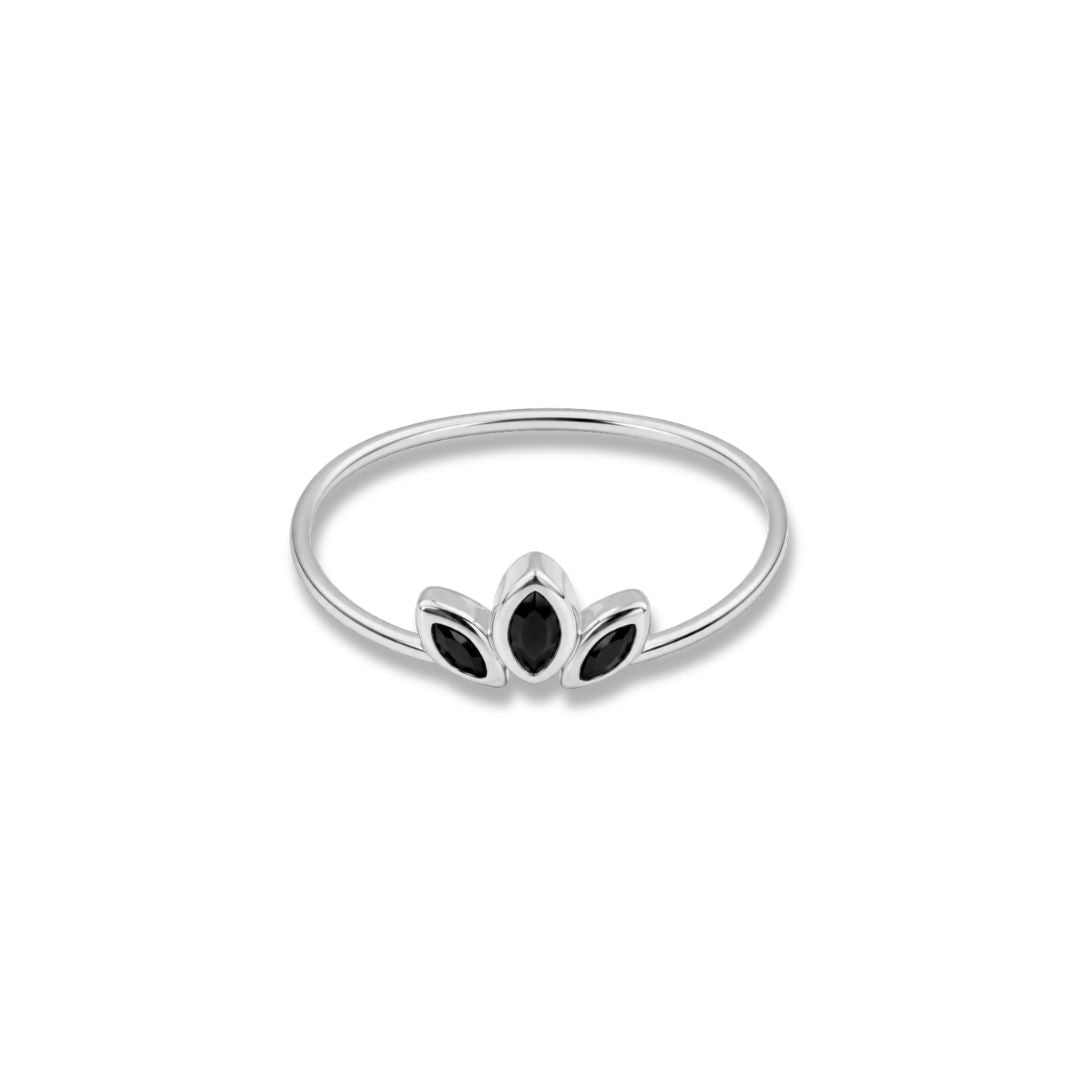 Ring zilver met zwarte steentjes