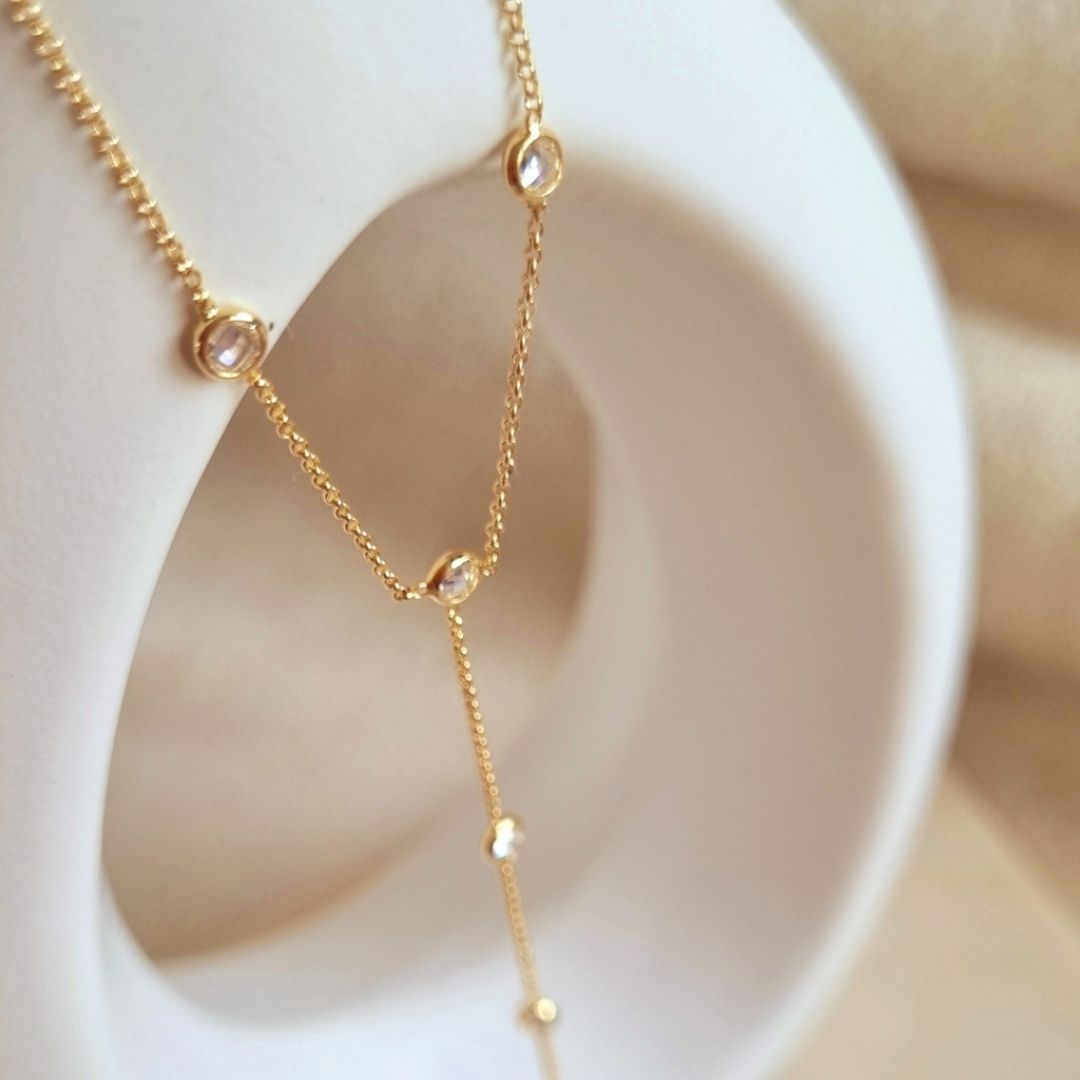 Solange ketting goldfilled - goudkleurig bezel ketting Y vorm met steentjes
