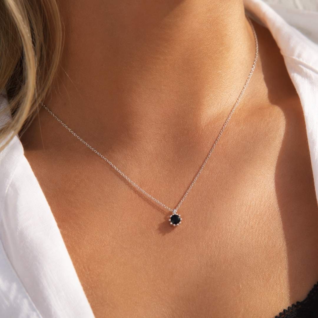 Zilver ketting zwart steentje
