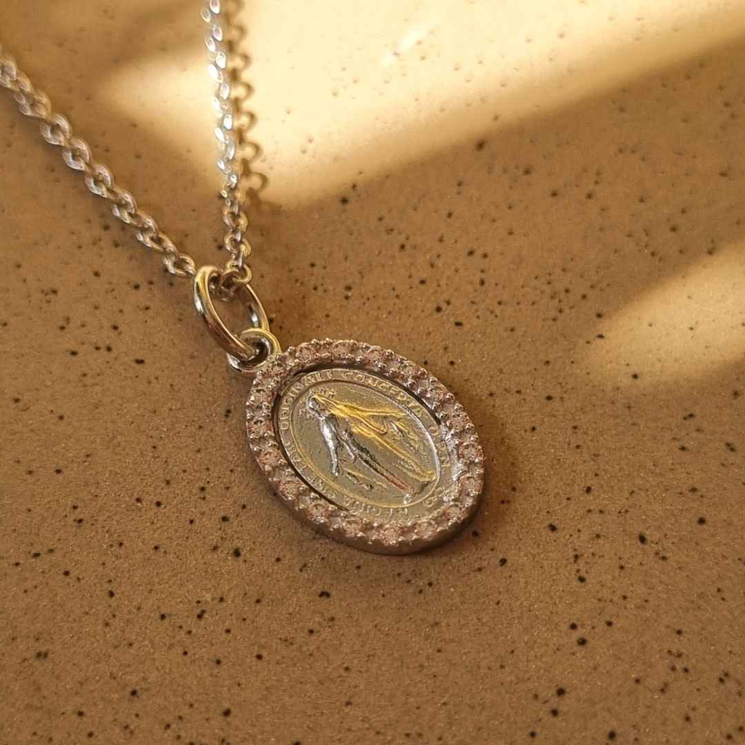 Christelijke ketting zilver dames - Maria Bedel- 925 sterling zilver met steentjes