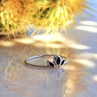 Zilveren ring met zwarte steentjes