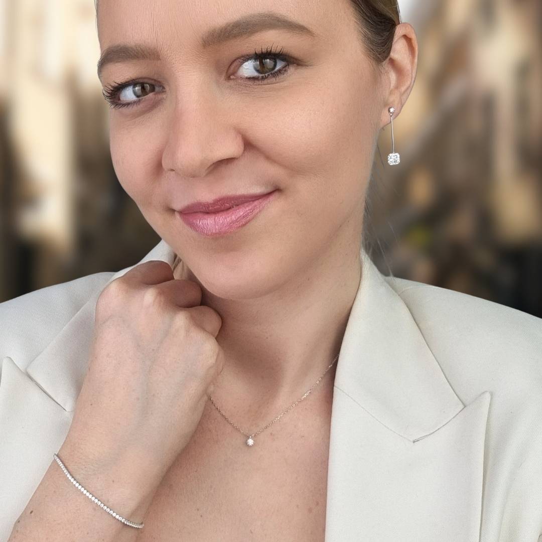 Zilveren oorbellen hanger vierkant zirkonia steentjes.jpg